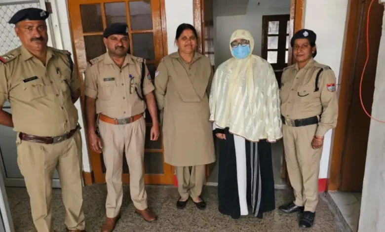 हल्द्वानी हिंसा: मास्टर माइंड अब्दुल मलिक की बीवी साफिया गिरफ्तार हल्द्वानी हिंसा: मास्टर माइंड अब्दुल मलिक की बीवी साफिया गिरफ्तार