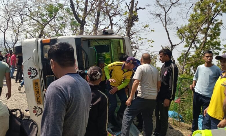 Uttarakhand: यात्रियों की बस पलटी, 2 गंभीर रूप से घायल