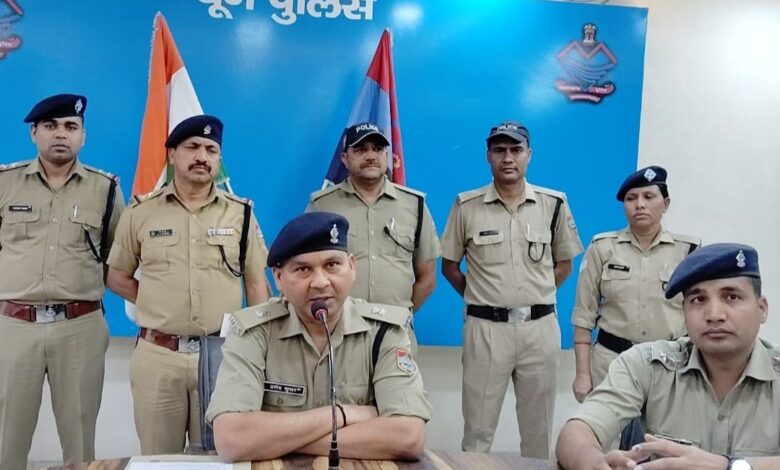 कोबरा गैंग की विदेशी महिला तस्कर को हाई प्रोफाइल ड्रग्स के साथ पुलिस ने किया गिरफ्तार