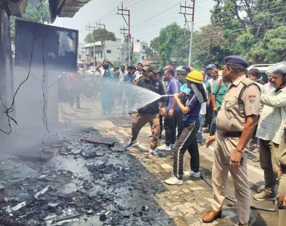 पीएनबी के एटीएम में लगी आग से  नोट जलकर स्वाह