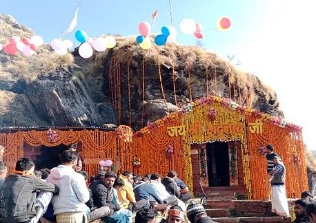 श्रद्धालुओं के लिए खोल दिए गए चतुर्थ केदार रुद्रनाथ मंदिर के कपाट