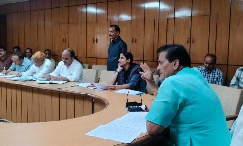 स्मार्ट सिटी परियोजना के विकास कार्यों के संबंध में समीक्षा बैठक आयोजित