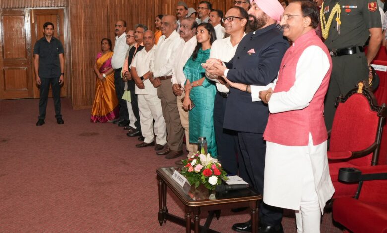 राज्यपाल ने किया पुस्तक ‘‘राष्ट्रीय एकता और हिंदी भाषा’’ का विमोचन राज्यपाल ने किया पुस्तक ‘‘राष्ट्रीय एकता और हिंदी भाषा’’ का विमोचन