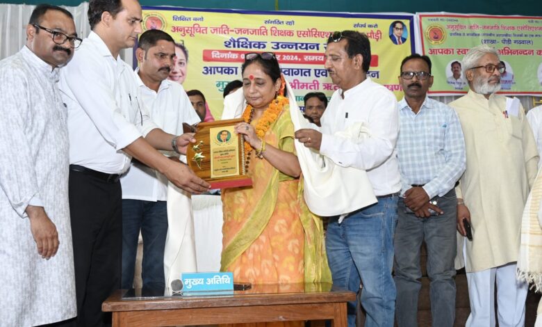 शिक्षक समाज का दर्पण : विधानसभा अध्यक्ष शिक्षक समाज का दर्पण : विधानसभा अध्यक्ष