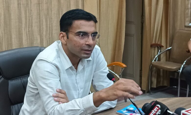 भिक्षावृत्ति पर लगाम लगाना बेहद आवश्यक : डीएम