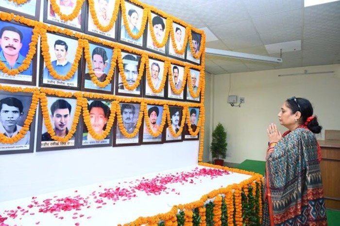 विधानसभा भवन में सादगी से मनाया गया 25वां राज्य स्थापना दिवस विधानसभा भवन में सादगी से मनाया गया 25वां राज्य स्थापना दिवस