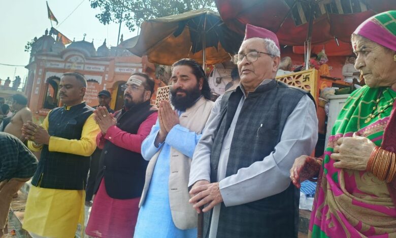 दून योग पीठ ने की आत्म शांति के लिये विशेष प्रार्थना दून योग पीठ ने की आत्म शांति के लिये विशेष प्रार्थना