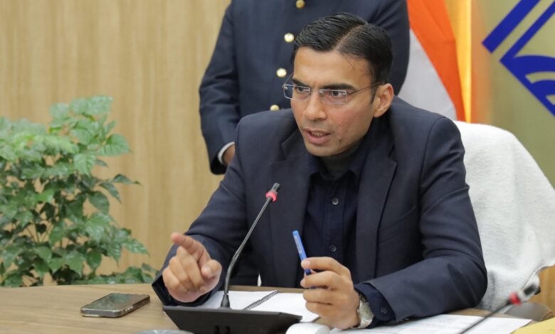 डीएम के प्रयासों से जनपद में पटरी आने लगी स्वास्थ्य सुविधाएं