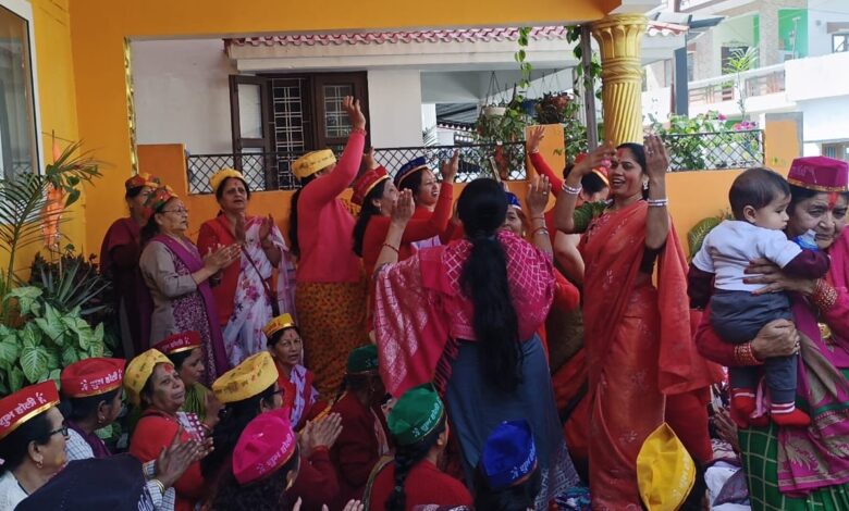 कुमाऊनी बैठकी होली का आयोजन कुमाऊनी बैठकी होली का आयोजन