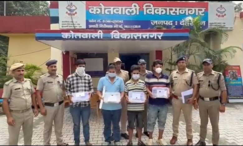 विकासनगर में ज्वैलरी शॉप चोरी का खुलासा, चार नेपाली आरोपी गिरफ्तार