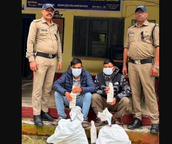 ऊखीमठ पुलिस ने अवैध शराब के साथ दो आरोपियों को किया गिरफ्तार, 31 बोतल बरामद