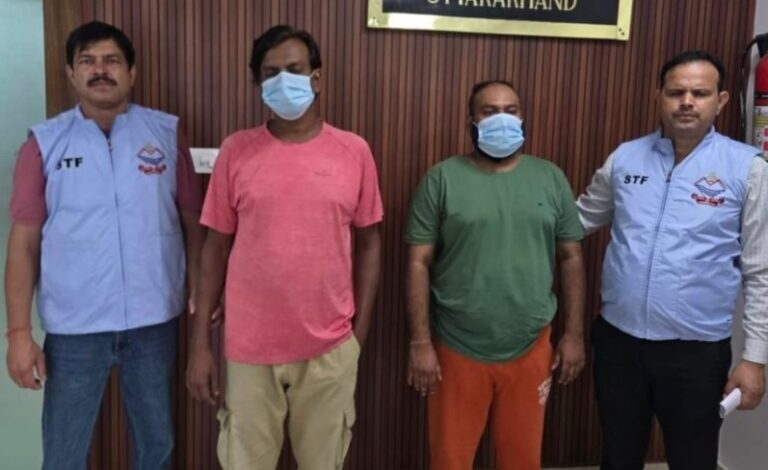 शेयर मार्केट में मोटे मुनाफे का झांसा देकर साइबर ठगी, STF ने दो आरोपियों को दबोचा शेयर मार्केट में मोटे मुनाफे का झांसा देकर साइबर ठगी, STF ने दो आरोपियों को दबोचा