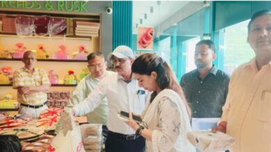 त्योहारी सीजन में मिलावटखोरी पर प्रशासन सख्त, मिठाई की दुकानों और डेयरी पर ताबड़तोड़ छापेमारी