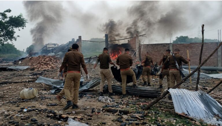 कौशाम्बी में पटाखा फैक्टरी में भीषण विस्फोट, 5 लोगों की मौत, कई घायल कौशाम्बी में पटाखा फैक्टरी में भीषण विस्फोट, 5 लोगों की मौत, कई घायल