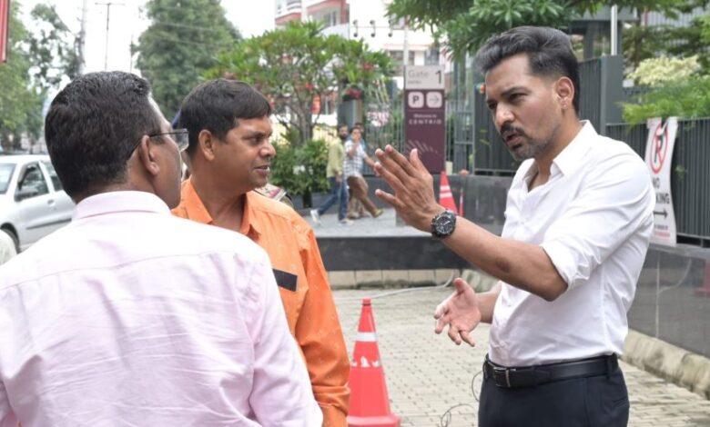 सीमाद्वार जलभराव पर डीएम सख्त, 24 घंटे में सफाई और डिवाटरिंग के निर्देश सीमाद्वार जलभराव पर डीएम सख्त, 24 घंटे में सफाई और डिवाटरिंग के निर्देश