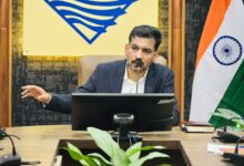सीएम हेल्पलाइन की लंबित शिकायतों का प्राथमिकता से करें निस्तारणः जिलाधिकारी