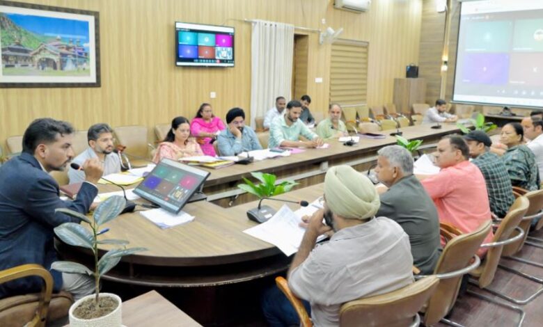 मतदाता पुनरीक्षण को लेकर राजनीतिक दलों के साथ डीएम की अहम बैठक