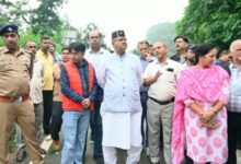 मसूरी-देहरादून मार्ग पर भूस्खलन से बढ़ी परेशानी, मंत्री गणेश जोशी ने किया निरीक्षण