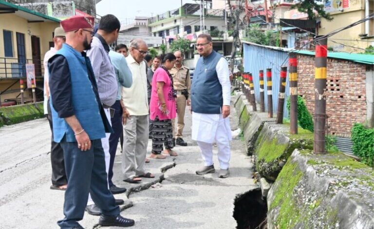 चिड़ोंवाली में क्षतिग्रस्त पुल का मंत्री गणेश जोशी ने किया निरीक्षण चिड़ोंवाली में क्षतिग्रस्त पुल का मंत्री गणेश जोशी ने किया निरीक्षण