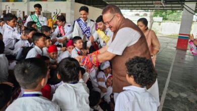 नन्हे-मुन्ने बच्चों संग कैबिनेट मंत्री गणेश जोशी ने मनाया रक्षाबंधन