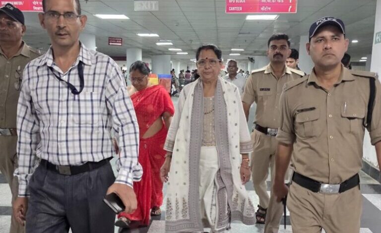 ऋषिकेश में नाबालिग से दुष्कर्म का मामला, महिला आयोग अध्यक्ष ने लिया स्वतः संज्ञान ऋषिकेश में नाबालिग से दुष्कर्म का मामला, महिला आयोग अध्यक्ष ने लिया स्वतः संज्ञान