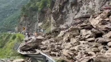 ऋषिकेश-बदरीनाथ हाईवे ठप: भल्लेगांव बागवान के पास पहाड़ी से भारी मलबा गिरने से बंद हुआ मार्ग
