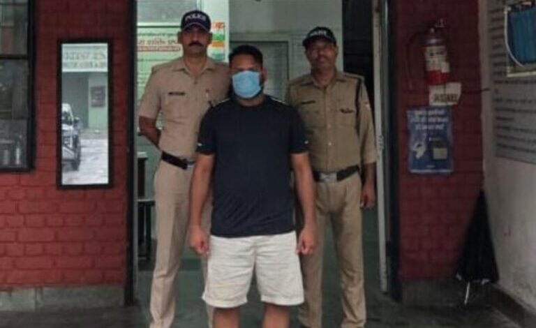 25 हजार का इनामी गैंगस्टर सोनौली से गिरफ्तार
