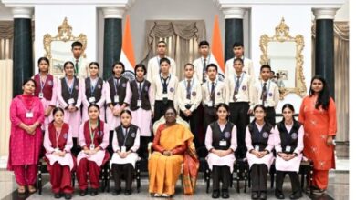 एकलव्य विद्यालयों के छात्रों ने किया राष्ट्रपति भवन का भ्रमण, राष्ट्रपति द्रौपदी मुर्मु से की मुलाकात