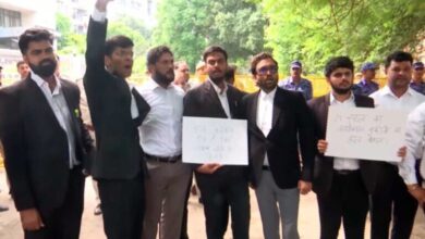BCI चेयरमैन के इस्तीफे की मांग को लेकर दिल्ली में वकीलों का प्रदर्शन