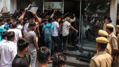 कानपुर में BSF कांस्टेबल परीक्षा के दौरान बवाल, तकनीकी खामी से भड़के अभ्यर्थी, परीक्षा रद्द कानपुर में BSF कांस्टेबल परीक्षा के दौरान बवाल, तकनीकी खामी से भड़के अभ्यर्थी, परीक्षा रद्द
