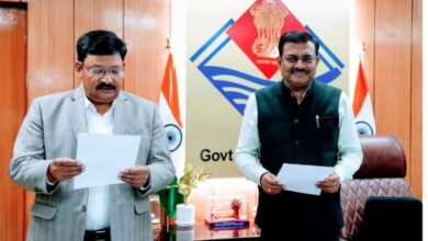 सेवा का अधिकार आयोग के आयुक्त बने दीपेन्द्र चौधरी, मुख्य सचिव ने दिलाई पद की शपथ सेवा का अधिकार आयोग के आयुक्त बने दीपेन्द्र चौधरी, मुख्य सचिव ने दिलाई पद की शपथ