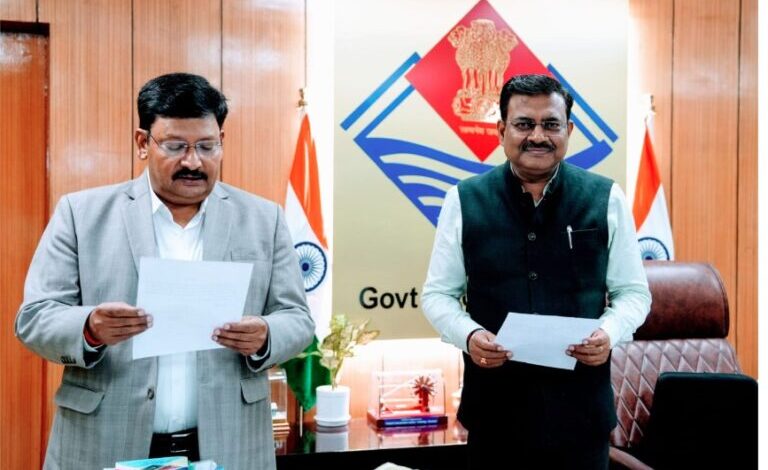 सेवा का अधिकार आयोग के आयुक्त बने दीपेन्द्र चौधरी, मुख्य सचिव ने दिलाई पद की शपथ